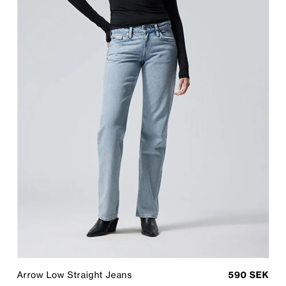 Säljer dessa super snygga jeans från weekday, passar inte mig längre då jag gått upp i vikt!. Jeans & Byxor.