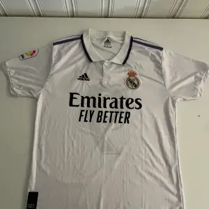 Real Madrid Home 2022/2023 Benzema Storlek S