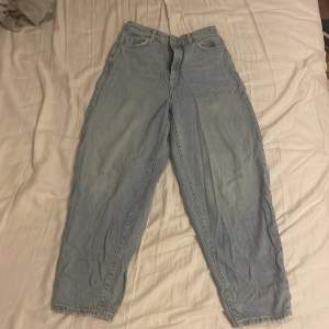 Högmidjade jeans från Gina. Använda men väldigt bra kvalitet. 💕