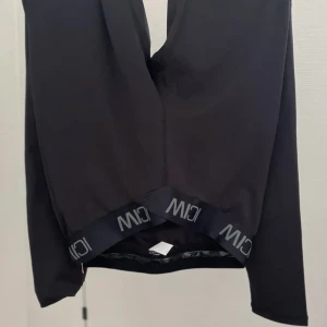 Paket 2 tights & 1 sportbh - Aldrig använt tightsen