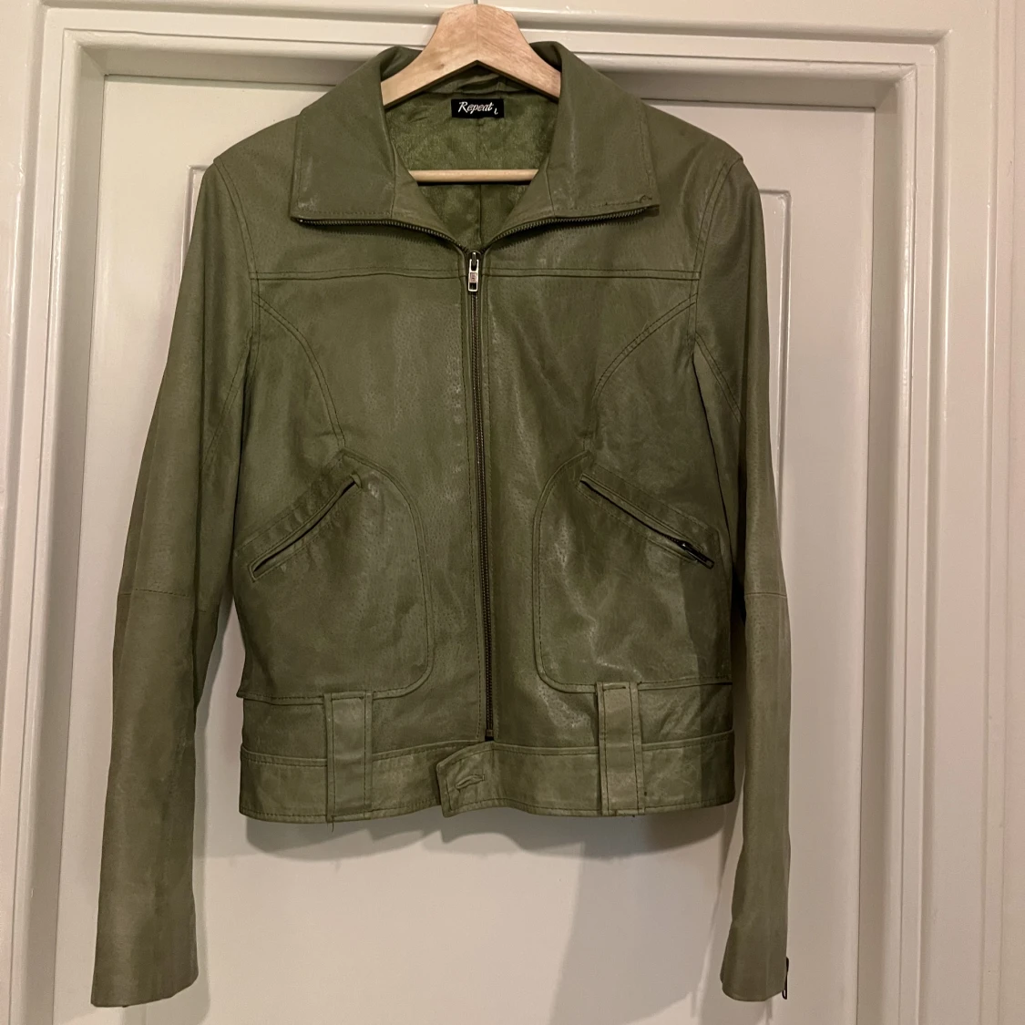 Grön läderjacka