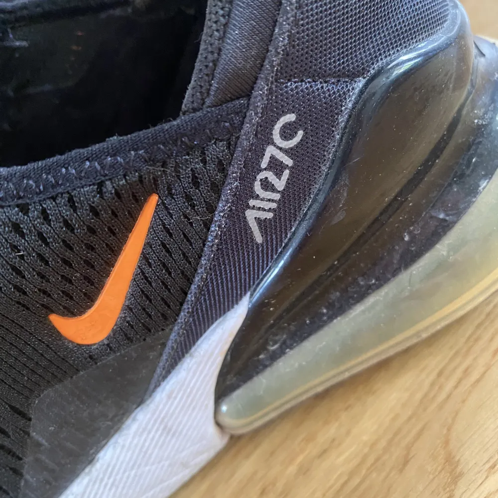 Säljer dessa Nike Ari Max 270, knappt använda!. Skor.