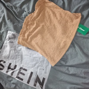 Topp - Super gullig topp köpt på shein, aldrig använd🦋 Köptes för 69kr för ca 1/2månader sen