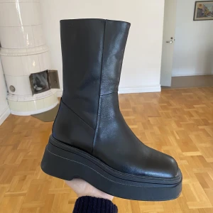 Vagabond kängor - Vagabond kängor i modellen ”Carla”  ordinarie pris: 1600kr använda 2 ggr💓 skriv om du är intresserad utav fler bilder!📸💓