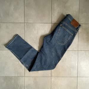 Jeans är från Lee | storlek 31/32 | skicket på jeansen är väldigt bra | priset: 250kr