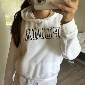 puma hoodie - vit hoodie från puma🤍