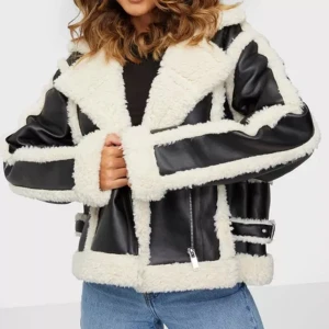 Jacka  - Jacka från ginatricot, supersnygg modell. Lite oversized, i bra skick!!  