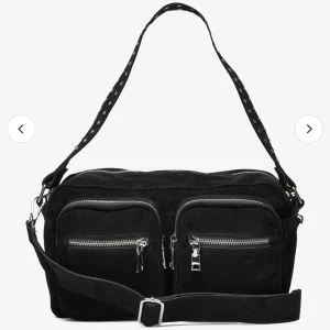 Svart noella väska - Äkta noella väska i fint skick! Den är i modell ”Celia” och säljs på grund att den inte kommer till användning. Nypris 800 kr men säljer för mindre än halvapriset <3