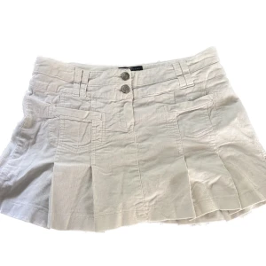 Vit kjol - Så fin vit kjol, mycket bra skick💞