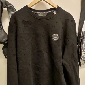 Philipp plein oversize (sliten stil) - Hej? Bilderna är kanska slarvig tagen. Skick är bättre var det ser ut på foton. Använder dem mesta av de är knappast används önska du mer bilder ,,det bara pm