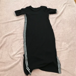 Klänning - Vet inte märket på denna  Aldrig använd  