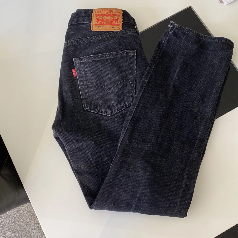 Svarta Levis 501 jeans, W 30 L 30, Helt som nya. Jeans & Byxor.