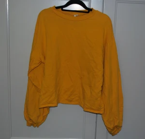 Collegetröja - Collegetröja från NLY trend i storlek S. Lite oversize. Använt men i bra skick! 