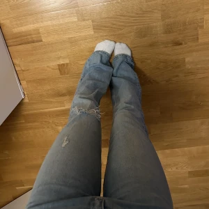 Jeans - Säljer dom här super fina jeansen som kommer knappt till användning.  I ljusblå, kom privat för fler bilder och frågor.