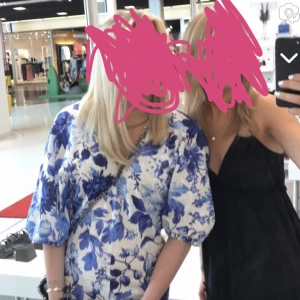 Klänning - Blåvit klänning, super fin men kommer aldrig till användning ❤️