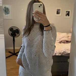 Stickad tröja  - Stickad tröja från object, nypris 400kr. Knappt använd så i mycket bra skick💘