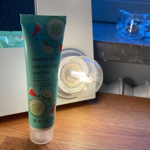 blandade skönhetsprodukter  - säljer dessa Helt oanvända produkterna då jag inte känner att jag får användning för de, priserna går att diskutera men just nu är de såhär: PIXI: 5kr Bodycology moisteriser: 7 kr, Vaseline : 10 kr. Nypris PIXI: 20 kr, Vaseline : 45 kr, Bodycology: 50 kr💕