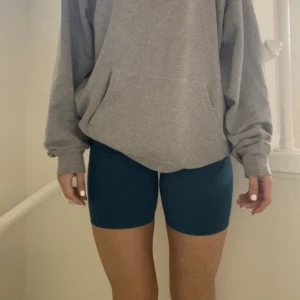 Träningsshorts  - Använda ett fåtal gånger, sista bilden visar färgen bäst. Superskönt material 🎉 köparen står för frakt