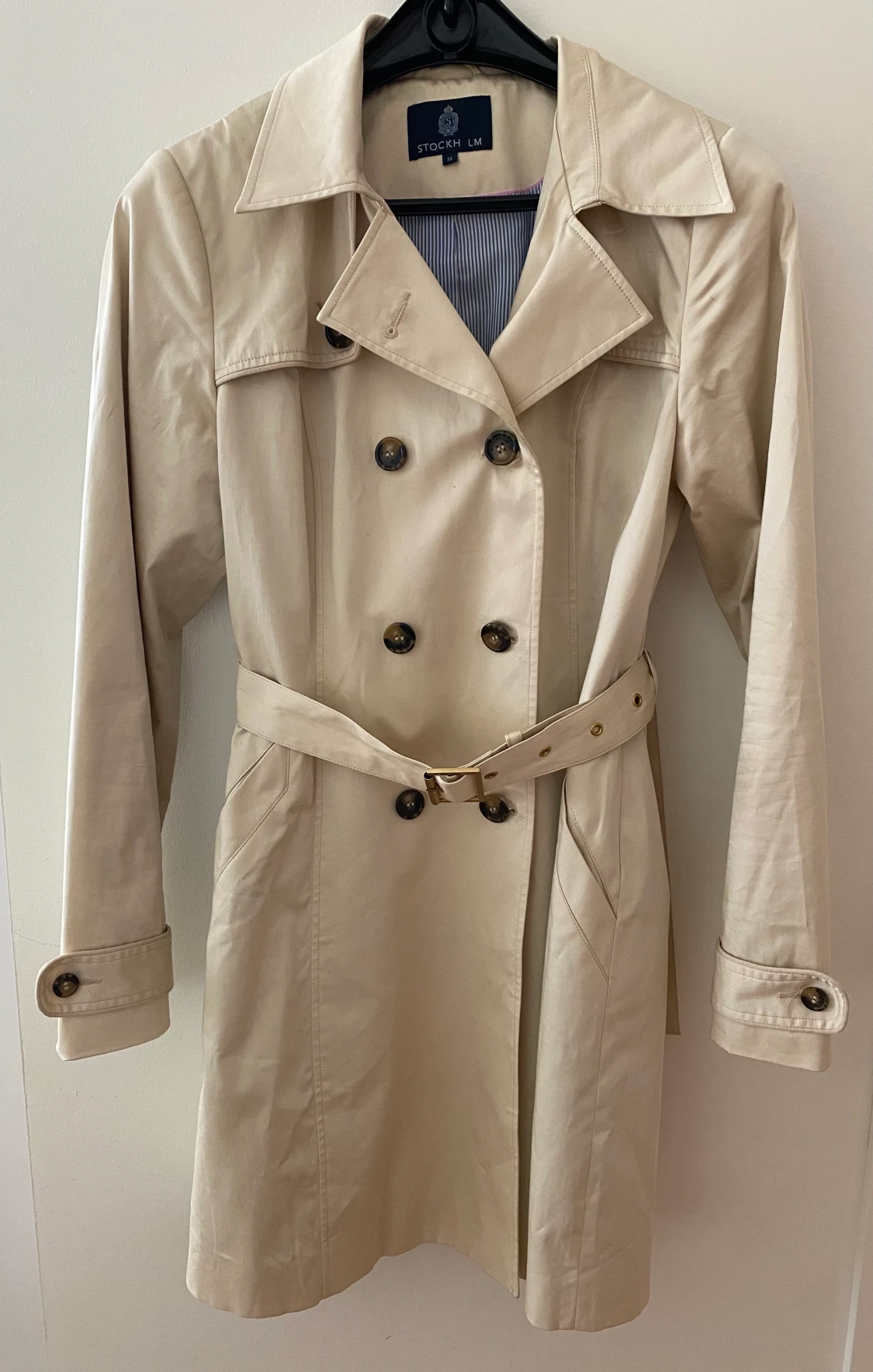 Beige trenchcoat 