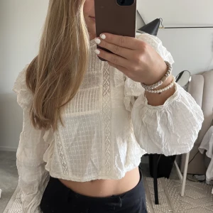 zara blus - väldigt fin blus från zara i mycket bra skick🩷