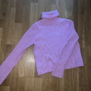 Stickad tröja - Fin rosa färg! Från Mango 🩷🩷