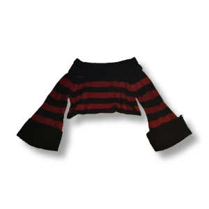 Gothic long sleeved crop - En cropped, långärmad, stickad tröja från Killstar. (Orginalpris: 549kr) säljs för den kommer inte till användning, använda väldigt fåtal gånger.