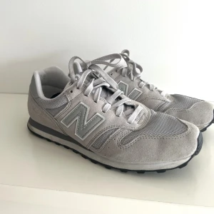 New balance  - Använda men i bra skick. Strl 40 men små i strl, passar mig som har 39 🫶🏼 säljs pga används inte längre. Kan gå ner i pris vid snabb affär. 