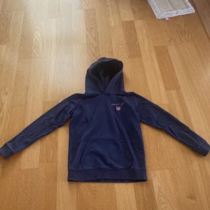 Gant hoodie  - En Gant hoodie i jättebra skick. Pris diskuteras 