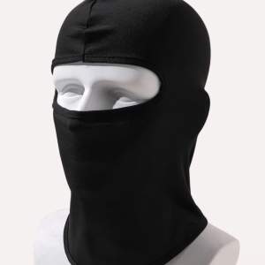 Säljer min mask som täcker huvudet utom ögonen. ”Skimask”