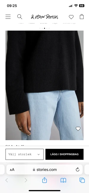 Other stories tröja - Säljer en Other stories tröja i fint skick, använd ungefär 2-3 gånger. Säljs pågrund av att den inte kommer till användning! Säljs för 300 men pris kan diskuteras!!