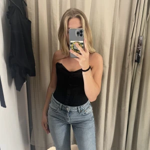 Korsett topp - Svart korsett från zara i storlek xs, endast använd  1 gång🌸 sjukt snygg festtopp