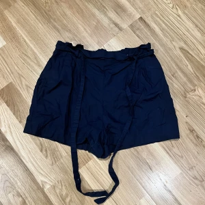 Shorts - Säljer då de ej kommer till användning, bra skick. Endast provade