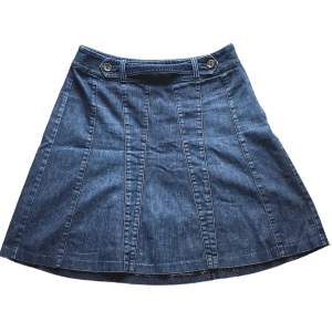Vintage jeans kjol köpt secondhand, aldrig använt ^^ 