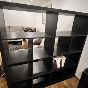 Kallax hylla - Hylla i bra skick som finns att hämta i Vällingby 