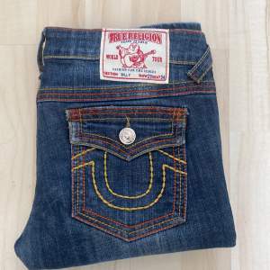 True Religon lågmidjade jeans, är i jätte bra skick