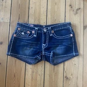 True religon  - True religon shorts med skit snygga fickor passar en storlek s🫶💕❤️