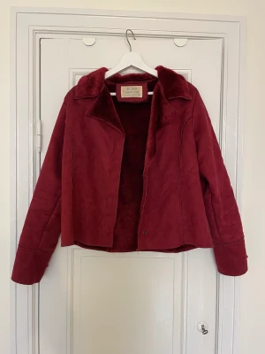 Vintage jacka  - Röd underbar jacka. 