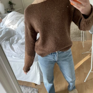 Brun stickad tröja - Världens mysigaste stickade tröja. Älskar fortfarande denna men behöver rensa garderoben🙏🏽