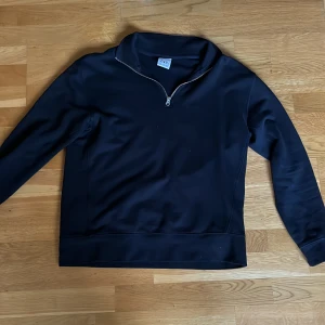 Zara half zip - En snygg halfzip som jag inte använder mycket så tänker att jag säljer den nu.