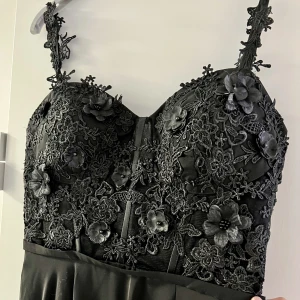 Balklänning - Helt ny balklänning passar 36/38, den är super fin! 🦋💕