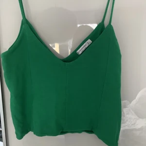 Somrigt grönt linne💚 - Skriv för fler bilder/frågor🩷 Köparen står för frakt men kan även mötas upp i Karlstad🥰🥰