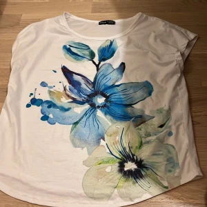 T-shirt - Säljer i ny skick. Alldrig använt.