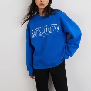 Tröja - Använd fåtal gånger, bra skick! Storlek xs men känns som en s. Skriv för fler bilder. 50kr🫶🏼