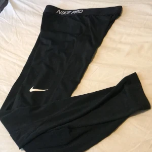 Nike pro thigths  - Bra skick säljer för att de är för korta storlek xxs 