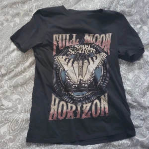 T-shirt med tryck - T-shirt med tryck från gina, skriv om ni har frågor