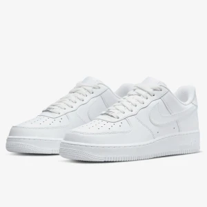 Nike air force 1  - Ett par helt nya air force 1. Säljes pga storlek inte passar. Dm för frågor :)