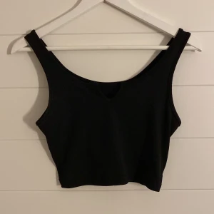 Topp - Fin sommar topp, kommer ej till användning. Storlek S. 89kr med frakt 📦 