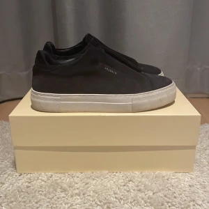 Arigato skor  - Skick:9/10 Storlek:41 Dustbag, box och stickers ingår. (Kvitto finns) 