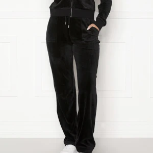 Svarta juicy byxor! - svarta juicy byxor i storlek S! Säljer då dom blitt för stora för mig!