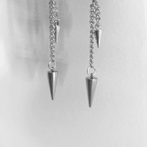 Örhängen  - Sjukt snygga örhängen. Köp för 110kr/st Eller  Ett par för 200kr